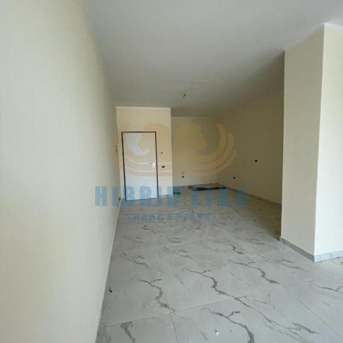 Shitet Apartament 3+1