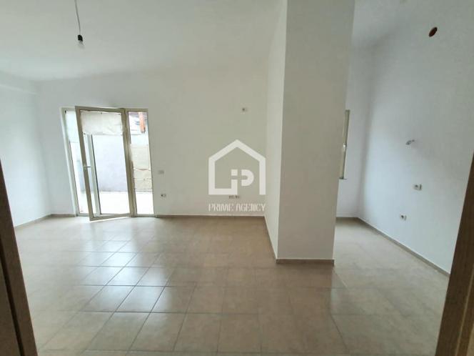 SHITET: Apartament 2+2 + verandÃ« / Fresku